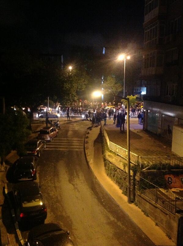 asliayd's tweet photo. #direnbesiktas evlere bile gaz bombası kokusu doldu http://t.co/lrBin1Acsn