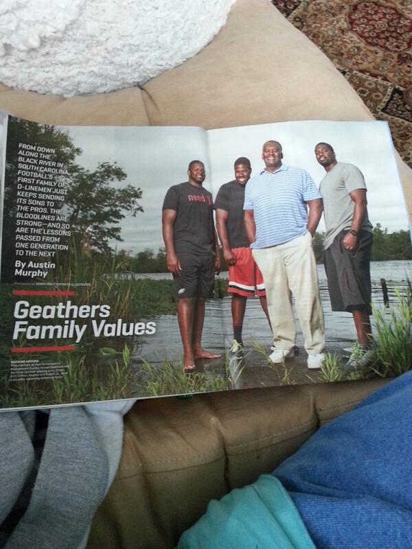 ClifGeathers's tweet photo. @bkdefend @klgeathers the new SI magazine pic it up and read the store egales Nation http://t.co/0kvADubT7h