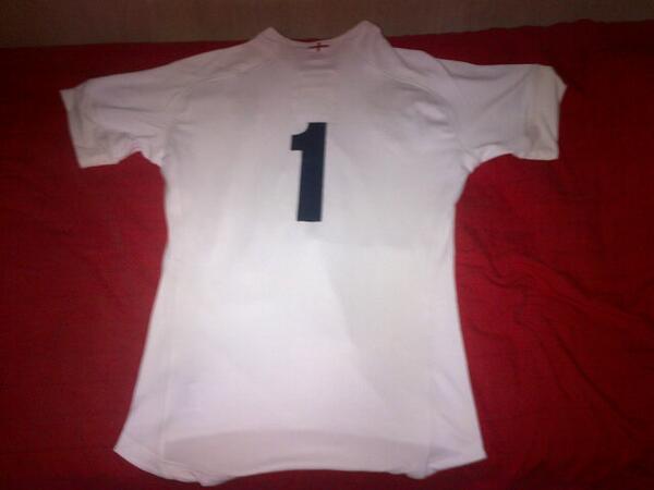 grandee Joe Marler regalandome su pilcha <a href="/Official_RFU/">Official RFU</a> #Sible