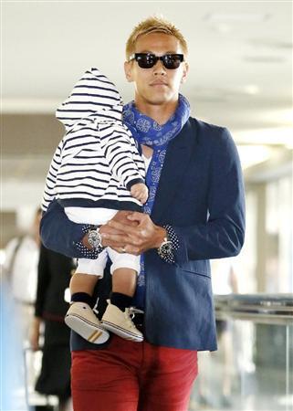 本田圭佑の嫁と子供画像 表参道でデートの目撃で一時騒然 芸能人熱愛の噂や真相を解説