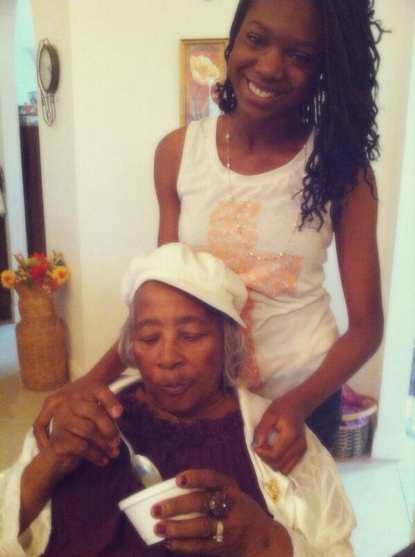 _Roshayee_'s tweet image. My grandma never wanna look at the camera , too worried bout that ice cream &amp;lt;3 #MyOlLady