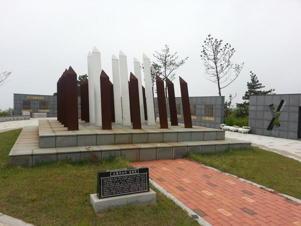 <연평도에 왔습니다>
유일한 분단국가 대한민국..
동족끼리 죽이고 파괴하는 현장..
평화정착과 통일의 절실함..