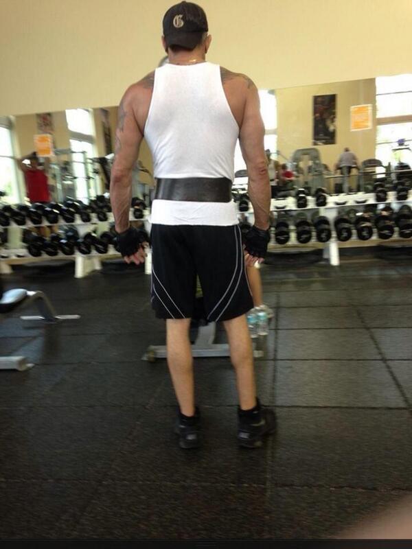 PeterBrockely's tweet photo. @LDN_Muscle Reckon he's been skipping leg days? http://t.co/aqg5d3HDzy
