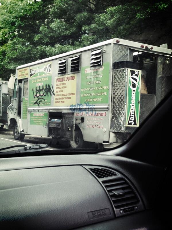 JMONEYLS4's tweet photo. Would be nice to own a food truck down ccp, so I could capitalize on these young and hungry whippersnappers. http://t.co/7rAPrqreYU
