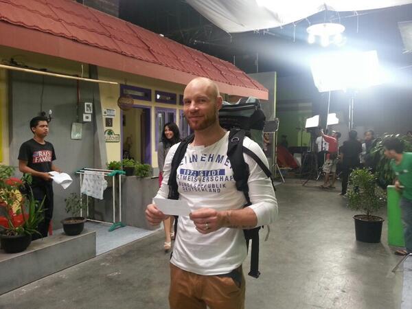 Melaneyers's tweet photo. "@teki1703: @TLballer dilokasi syuting KTP Trans Tv. Cc: @MelaneyRicardo @Na2Ricardo @moseslanggean http://t.co/KnjuMm5P8f"