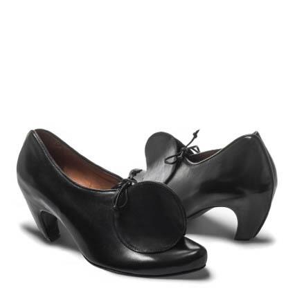 DesignMuseum's tweet photo. Join #designernight Tuesday 18 June at 8pm and meet shoe designer @TRACEY_NEULS amongst others http://t.co/fQh5hWpMKr http://t.co/VqKJOavHFZ