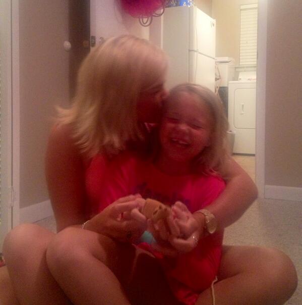 kayla_hunter's tweet photo. love this sweet little girl ❤ http://t.co/BLb6xJZKt9