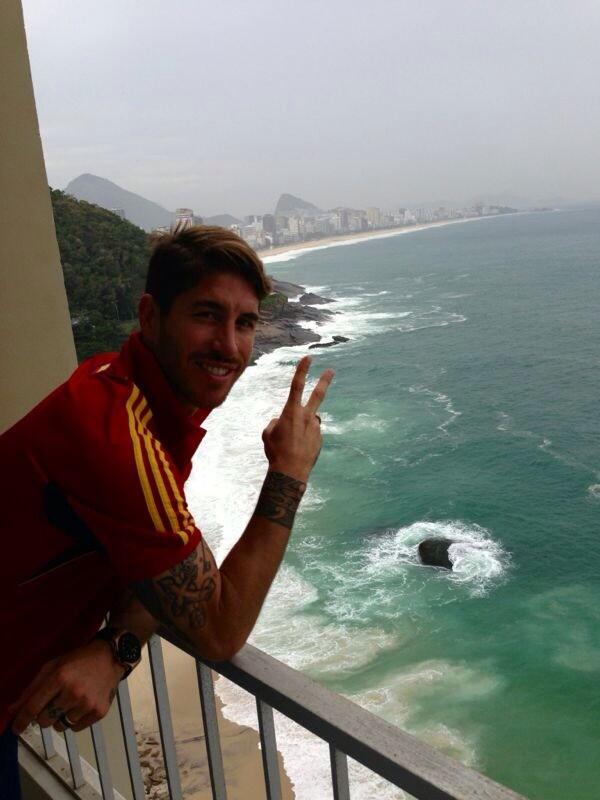 SergioRamos's tweet photo. Recién llegados a Río de Janeiro. Por la tarde, entrenamiento. Os dejo foto desde la habitación... http://t.co/FD1E8W6bfx