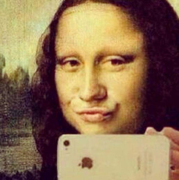 TheArtJanitor's tweet photo. A decade ago, people would have wondered what this is. Now it looks so natural. #selfieobsession #appleobsession #art http://t.co/NA8G1k059M