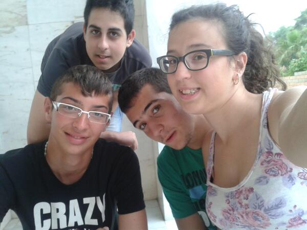 larika_96's tweet image. Exandonos unas risas en el portal con @jaime_five @ElGuirado @Basi_90  jejejejje k bien no lo pasamos