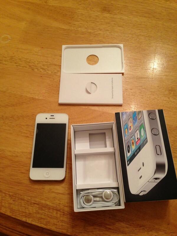 cellsolutionc's tweet image. Apple iPhone 4 - 16GB - blanco (AT&amp;amp;T) $12,500