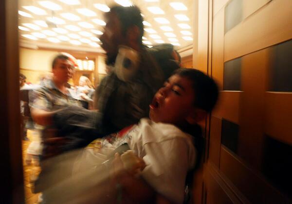 _ElifYilmaz_'s tweet photo. Çocuklar orada yoktu diyenler üşenmesin linke tıklasın!! Foto: reuters http://t.co/UBD6CudXnH