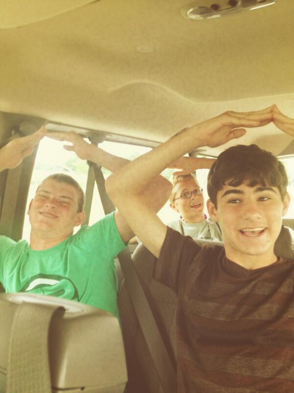 SpidermansVan's tweet photo. We're beautiful like diamonds in the sky 💎💎💎 http://t.co/r7DvXcJwIF