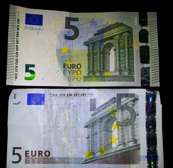 RoxySinner's tweet photo. Nieuwe briefje van €5 net nepgeld#eurosowiesonetmonopolygeld#guldentijdenperk http://t.co/sbAkzpfr4w