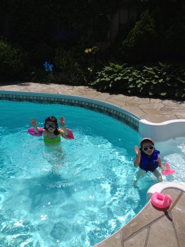 MendoncaChris's tweet photo. Little mermaids #Ilovemypool http://t.co/odhCwMN7Ke