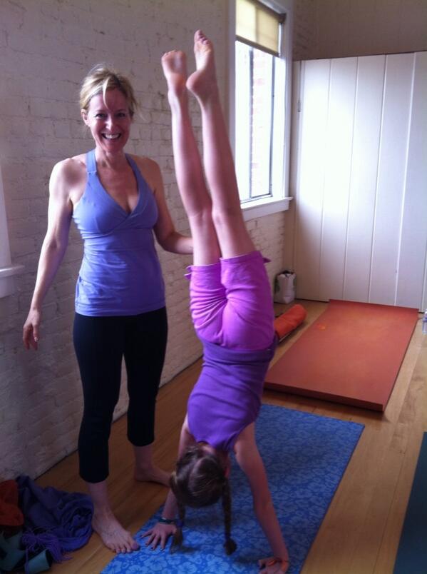 ItsKariColeman's tweet photo. Emery and me at yogathon!  Raising $ for #stjudeschildrenshospital http://t.co/eeaCqGcEAM