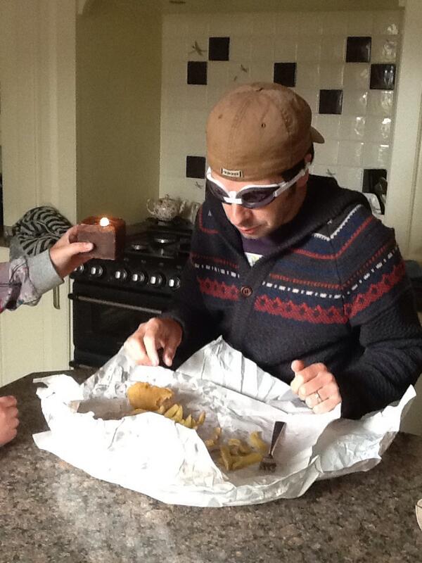 BeccaPage's tweet image. @neilbeighton having medicinal chips while boe keeps a vigil #prayforneil #pullingthrough