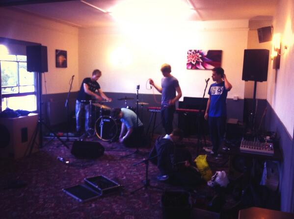 189Messages's tweet photo. Just setting up for tonight!! http://t.co/7yAHhdzSAO