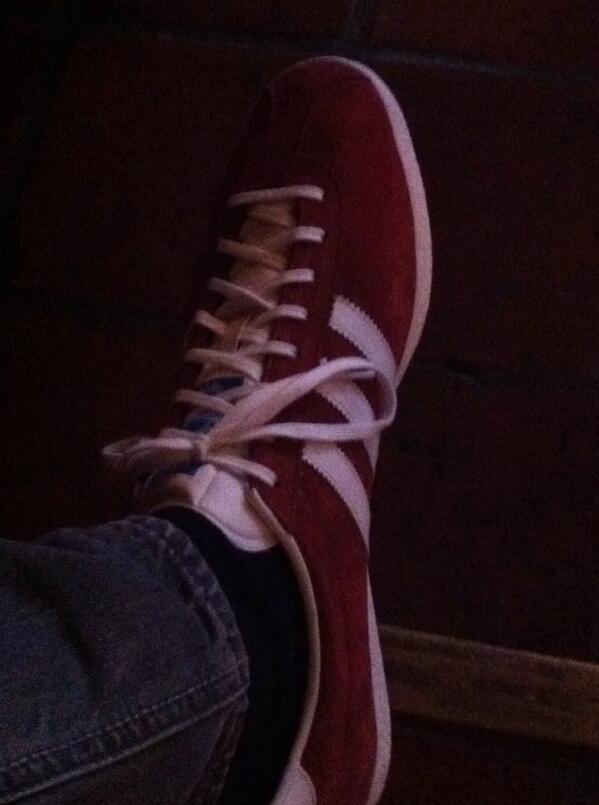 cycleprawn's tweet image. Popped out to the shops for a pair of shorts and came back with these #retroadidas #90sfootwear