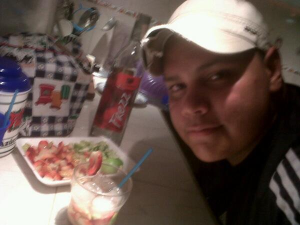 frankogomez21's tweet photo. @RONCARUPANO Desde el tachira Disfrutando unos Caipiriñas con #frezz Relax en Casa... http://t.co/KNvlkrGtCJ