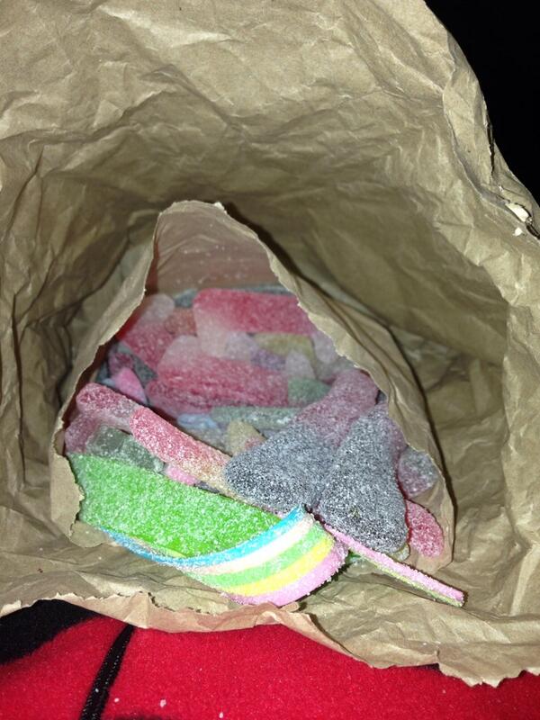 halllauren88's tweet image. Shit just got crazy #fizzyfun