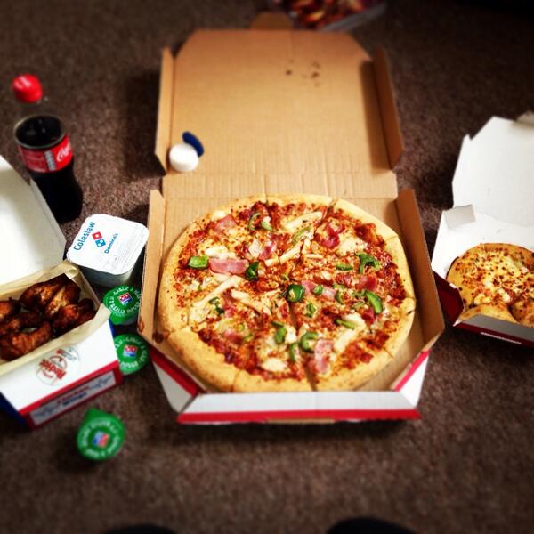 Hannah77mc's tweet photo. Cheat meal destroyed an god it was good #cheatmeal #foodheaven #foodcoma #cantmove #SleepAndGrow #sweetdreams http://t.co/wwjVWIe17t