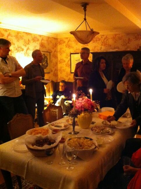 frederique_p's tweet photo. Afterparty bij de burgemeester na super optreden met twee toegiften voor dansende massa in Ambleny! http://t.co/OG3ZTwDokt