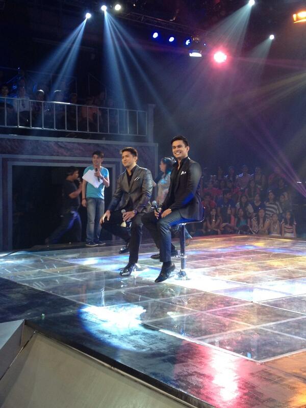 gmanetwork's tweet photo. Up next on #SundayAllStarsLaunch Dennis Trillo and @akosimangtomas http://t.co/zb5NOuImho