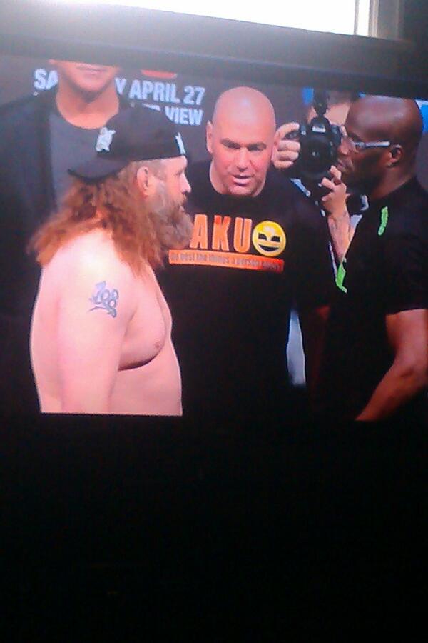 _paycheck's tweet image. Brady bitz fights at UFC 161 tonite