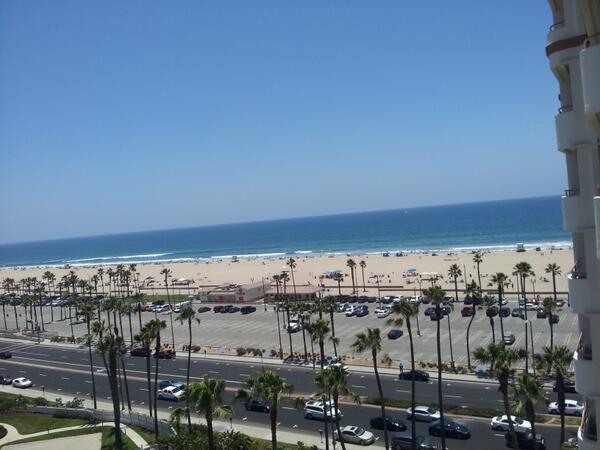 DebWills01's tweet photo. Juat arrived in huntingdon beach orange county. View from the balcony is amazing. http://t.co/QDwdhr5wXG