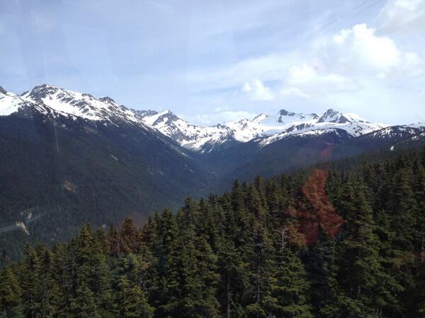 KellyColterman's tweet photo. Unreal day in whistler with @kristam13 and Shawna-Marie. Gondola ride was unreal#Amazing! http://t.co/zOANpdIyHb