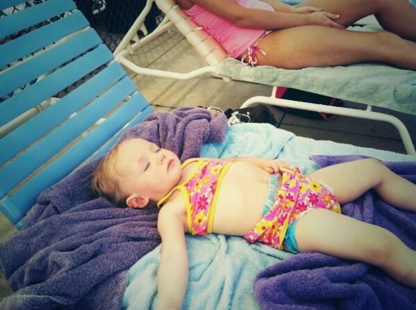 a_laura08's tweet photo. Spending my birthday with this girl &amp; my family was the best!! 😘👌 http://t.co/GBtzlmIfD1