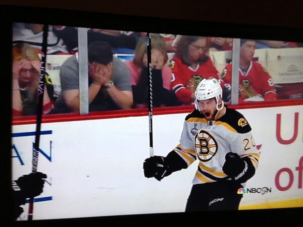 The_Rickah's tweet photo. The Chicago fans' faces are priceless!! @Toucherandrich #stanleycup http://t.co/2M2RKqly5a