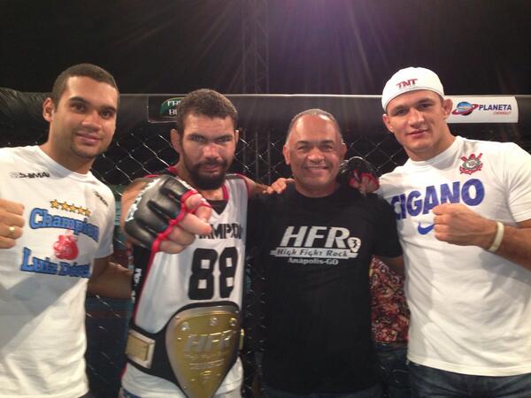 champion_teamld's tweet photo. “@Luiz_Dorea: O @CROCOTAMMA conquistou o cinturão do @hardrockfight na categoria 77 kg em Anápolis! #ChampionTeamLD http://t.co/2eCKboq8vE”
