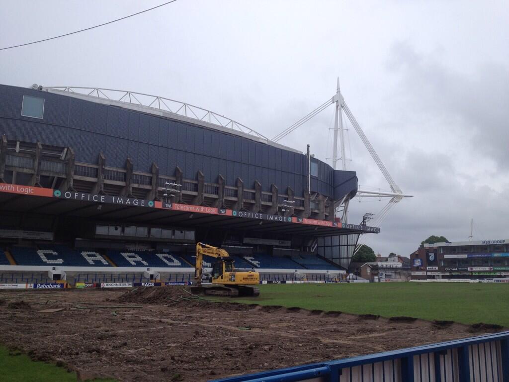 Cardiff Blues install artificial pitch BM3Mae9CIAAqVwq