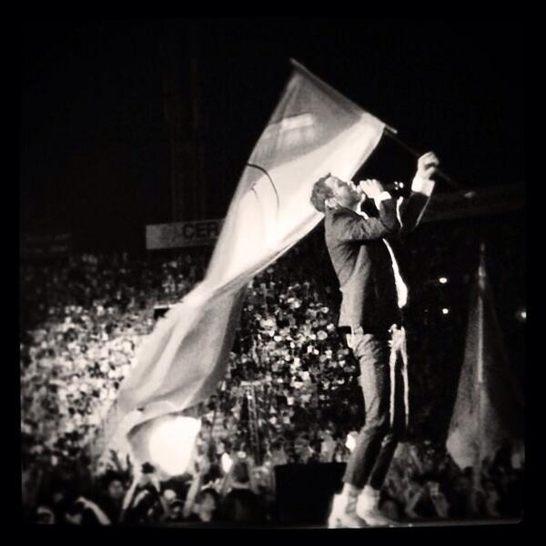 nene_ness's tweet photo. @lorenzojova L'hai fatta ballare questa Bologna eh..? #incredibile #backuptour #lorenzoneglistadi #lorenzoilmagnifico http://t.co/ecxyFzGNiF