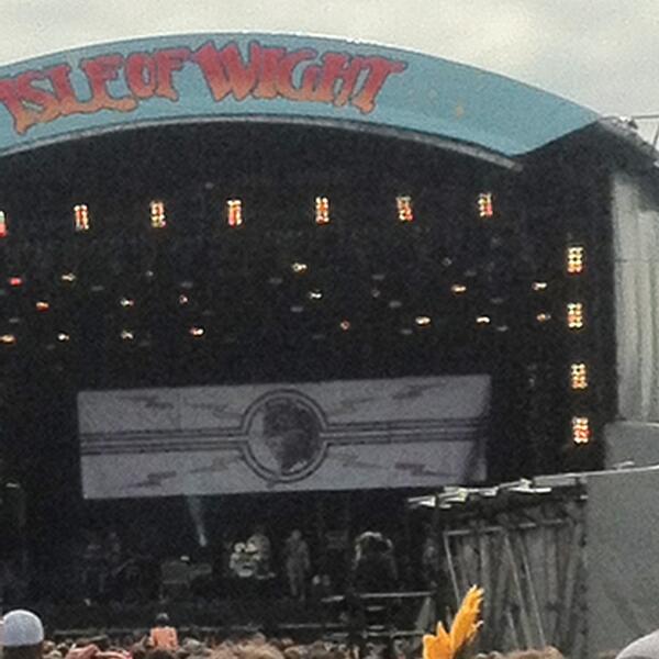 kaylas1996's tweet photo. @IsleOfWightFest watching @Boomtown_Rats http://t.co/aT6hFBdI9a