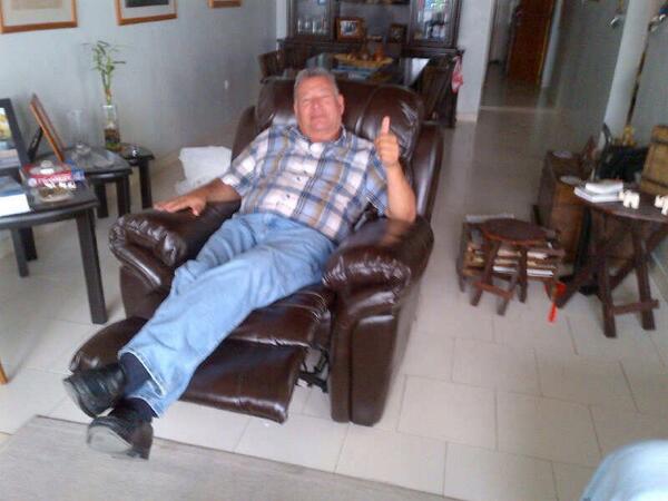 JorgeP15's tweet photo. @JorgePenalverM Cuando sea grande quiero ser como tu! El mejor papa que pueda existir! Feliz día del padre http://t.co/HVYUk5w0LX