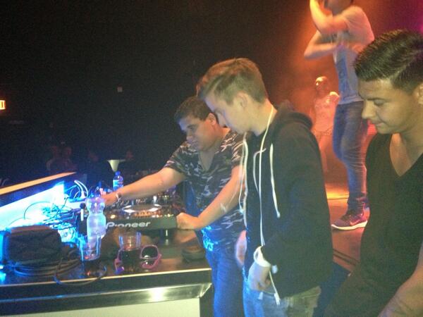jayhardway's tweet photo. @novarodeux great set last night guys!! http://t.co/ywJzDjV67q