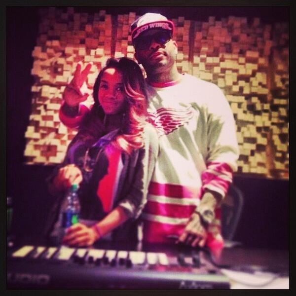 KeelyFan's tweet image. Silence.... :) Working on new music? @KeelyFerguson_ ;)