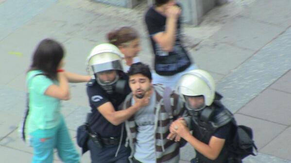 glserenyldrm's tweet photo. “@cancoskun: Bu kardeşimiz az önce Kızılay'da gözaltına alınmış. Bu yüzü ailesine, arkadaşlarına ulaştıralım: http://t.co/Fj2gTyumgp”