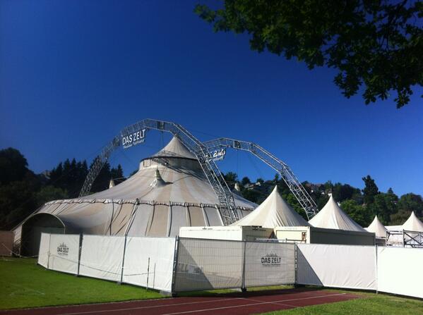 Wintiakro's tweet photo. Es geht los :D in gut 1,5 Stunden sind wir Live in @daszelt_ch http://t.co/R4npoZXr7m