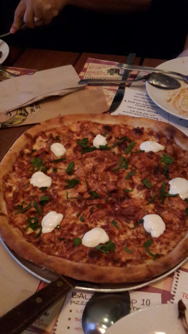 rudyeffendy's tweet photo. @PIZZAeBIRRA mantep #PEBsnaptreats http://t.co/I40PY8LRBd