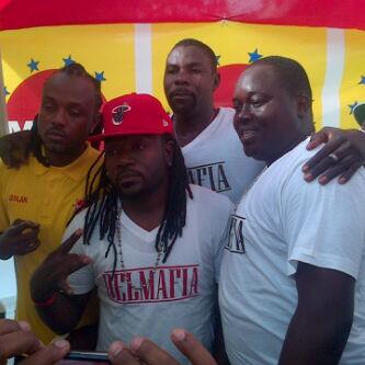 asnel82's tweet photo. ToppyX t al achte CD nan vente signature Izolan an http://t.co/Jj9feiwd2O