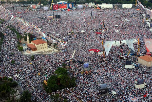 #SONDAKİKA Başbakan Erdoğan Kazlıçeşme'de 1 milyondan fazla kişiye seslendi #MilliİradeyeSaygı bit.ly/13LDT1K