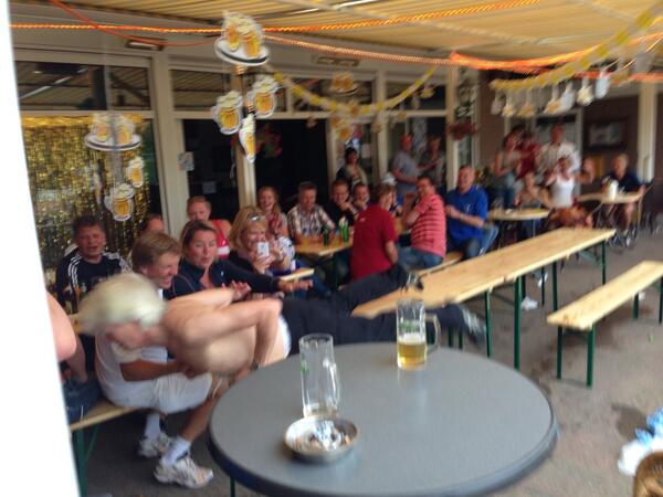 Hippo4Ever's tweet photo. @tiebreakopen Kampioenschap buikschuiven nu in volle gang! #tbo13 http://t.co/dtLW0Xhtxp