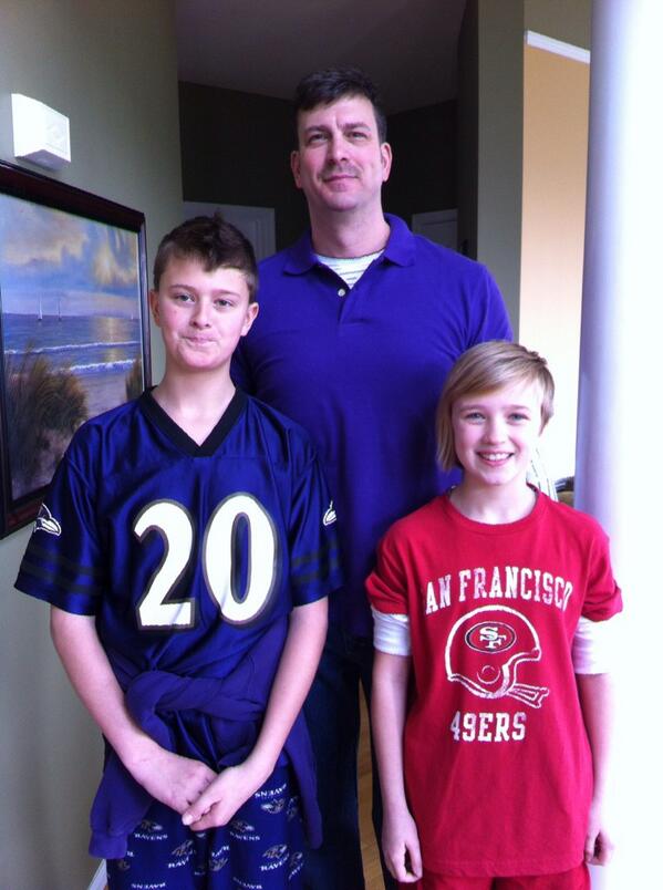 Izzydoub's tweet photo. Happy Father's Day to my babies' daddy!  Love you &amp; the dad u r to the kiddos!  Xo http://t.co/v8jvFnSoa4