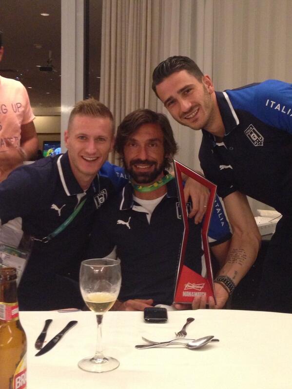 ignazioabate's tweet photo. @bonucci_leo19 #pirlo Complimenti per le 100 presenze ad uno dei veri e pochi signori del calcio!!!! 🏆🏆🏆🏆 http://t.co/UfjfnHLgaM