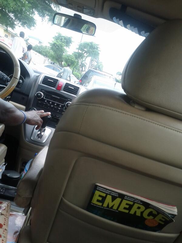 NoudS's tweet photo. @rtvmedia @BartS Kijk wat ik in Lagos, Nigeria in mijn auto vond! http://t.co/YppEqVcuUu