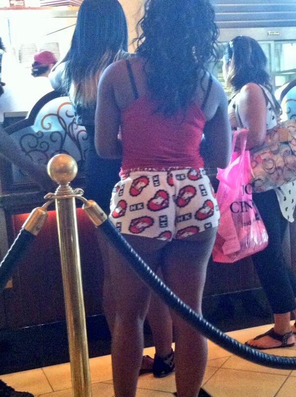 LadySinger93's tweet image. Atl just gets worse and worse smh #classmatters #sadday #ratchet #shegottafattytho #lol #fatass